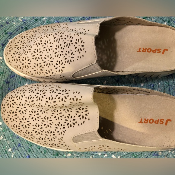 Woman’s J SPORT Shoe - Picture 2 of 10